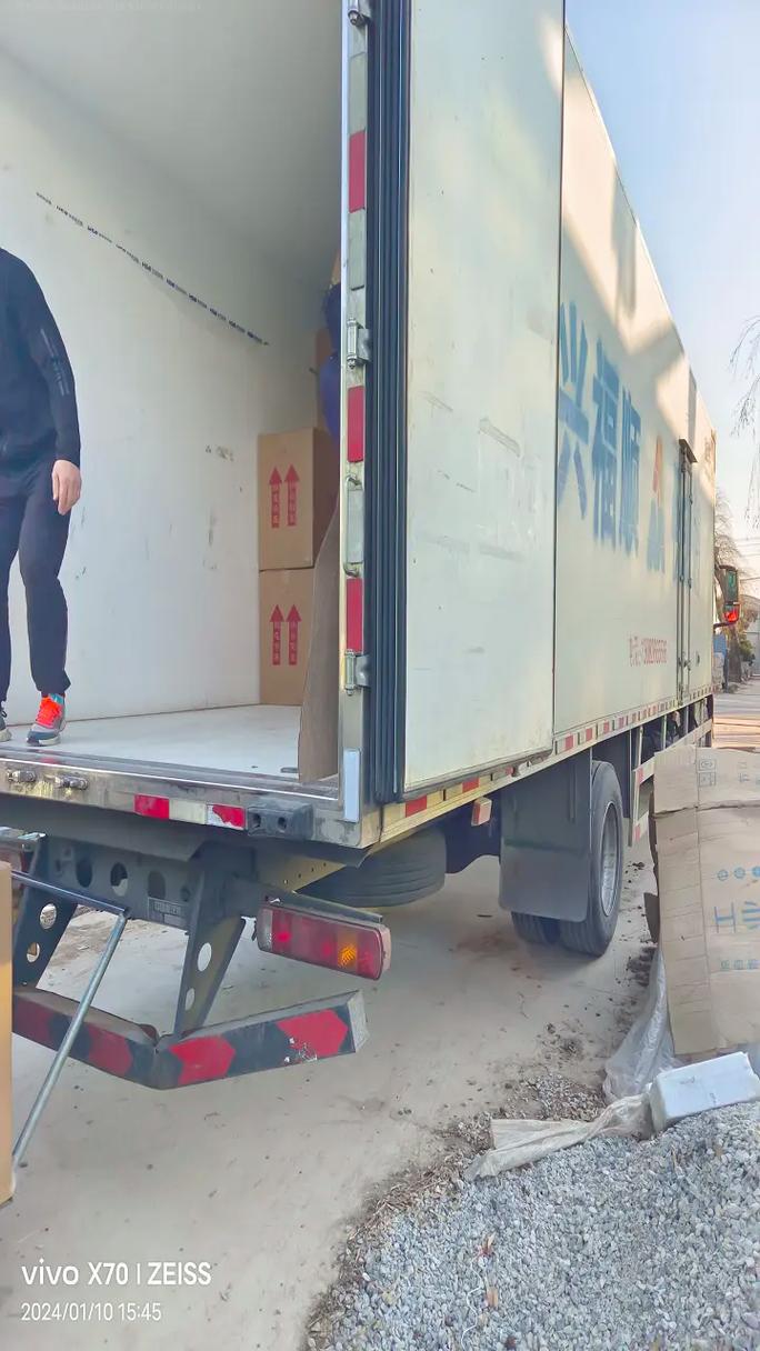 硅玻鈦金復(fù)合軟管在汽車制造中的優(yōu)勢(shì)分析